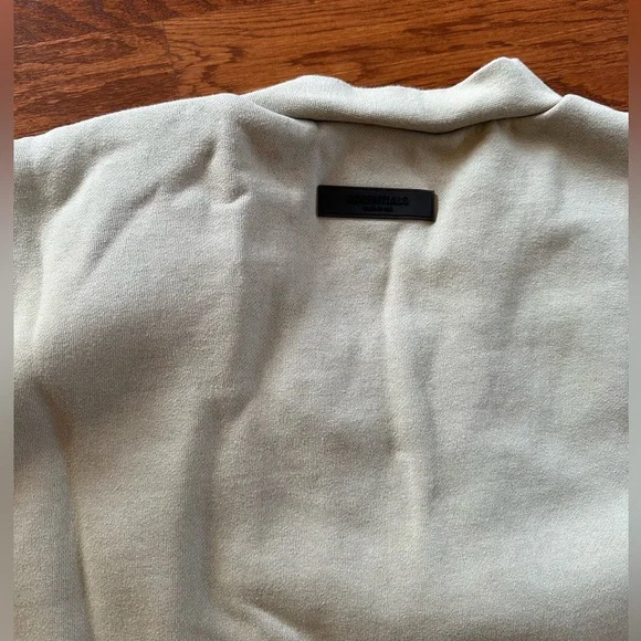 ESSENTIALS ENSEMBLE - Picture 2 of 6